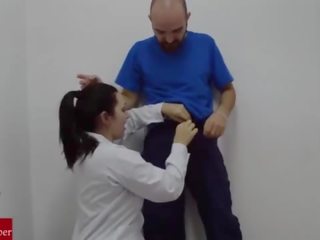 Une jeune infirmière suce la hospital´s bricoleur peter et recorded it.raf070